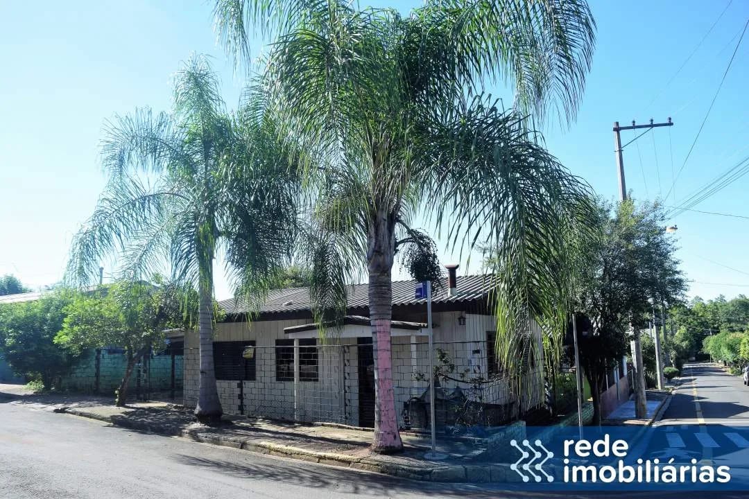 Casa mista na localidade de Bom Sucesso