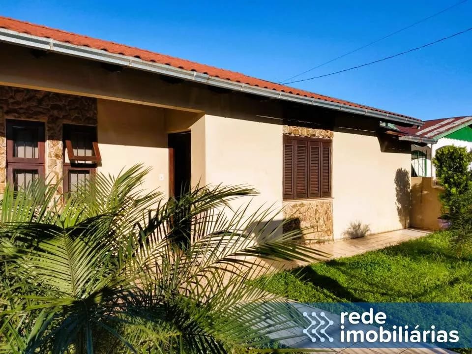 Casa com amplo terreno