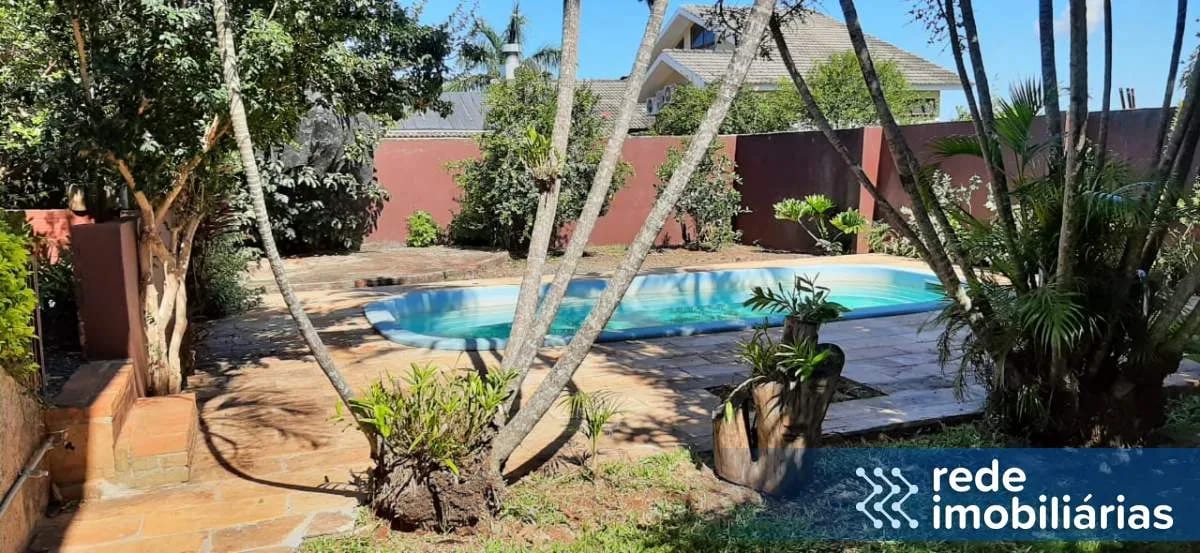 Casa com amplo terreno no Bairro Central