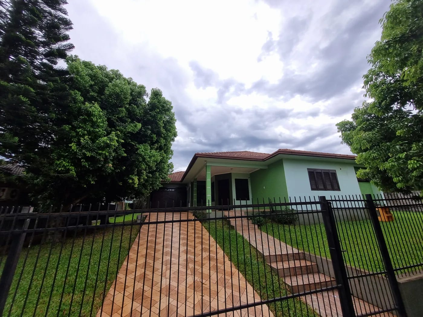 RESIDENCIA EM AMPLO TERRENO NO NOVO HORIZONTE