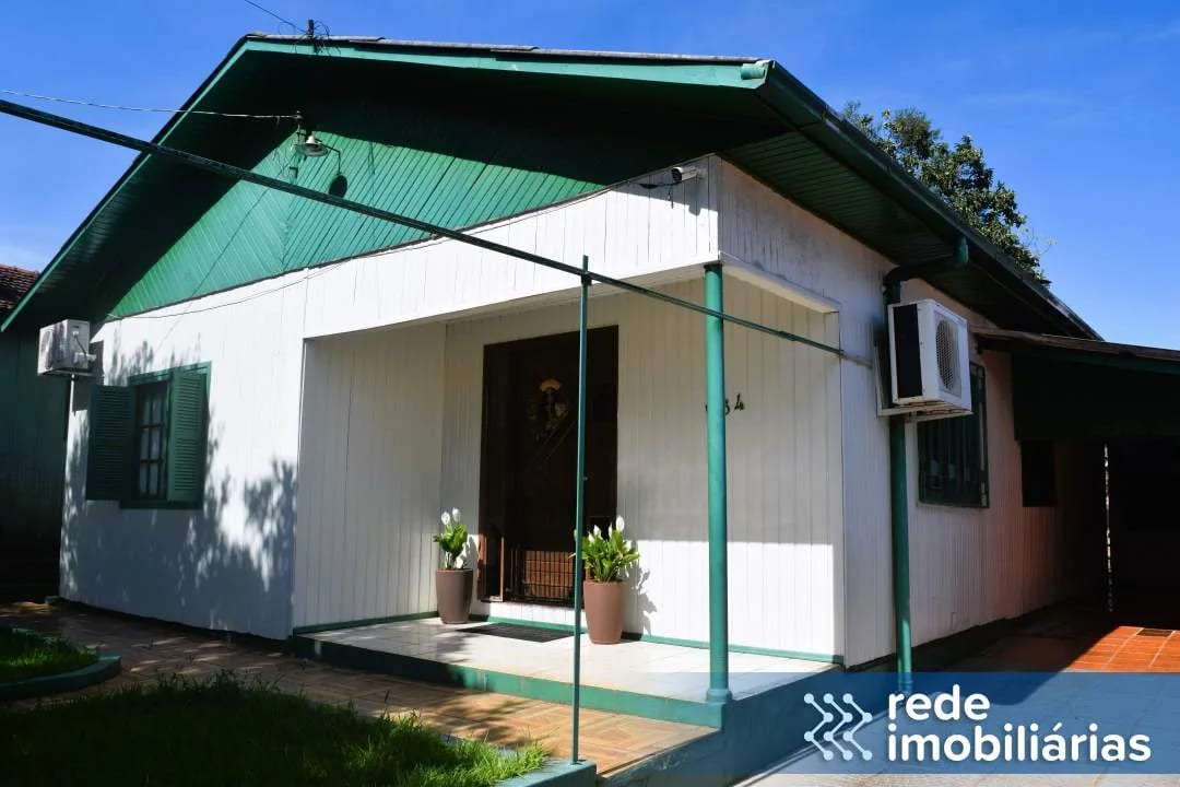 Casa com amplo pátio e ótima localização