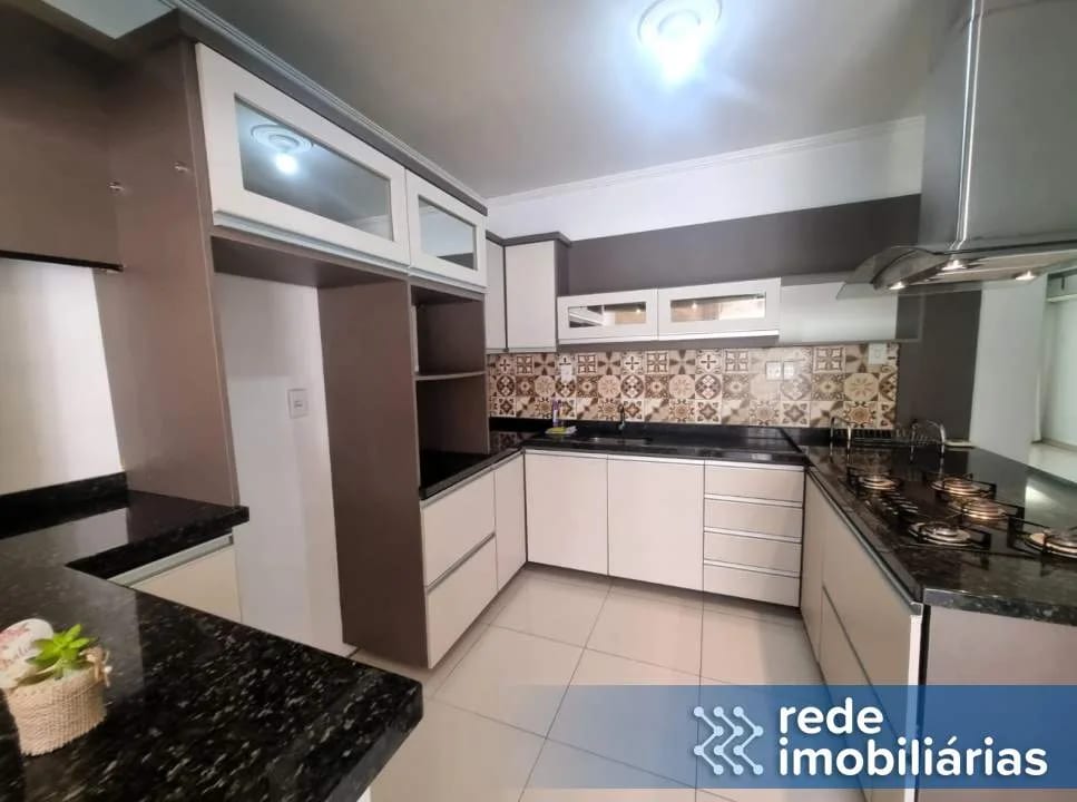 Amplo apartamento na Avenida Tuparendi