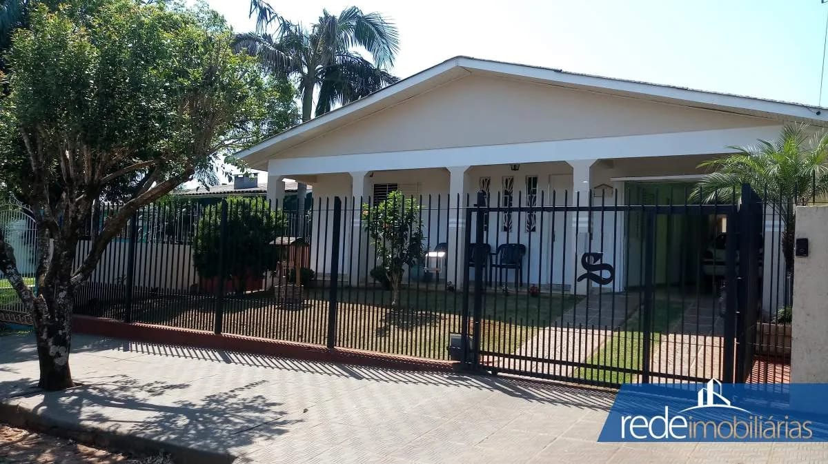 Casa com piscina no Bairro Ouro Verde
