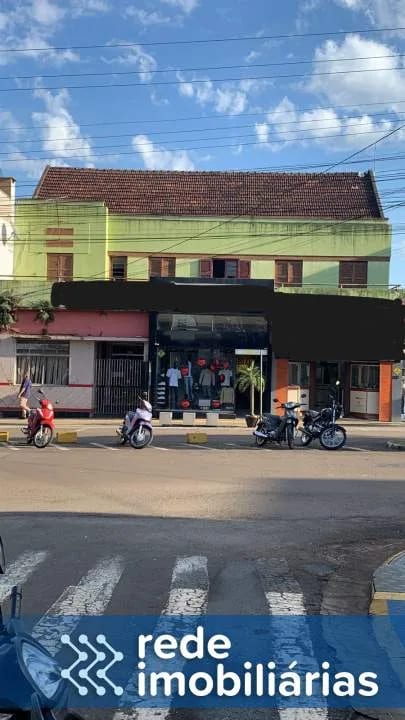 PRÉDIO COMERCIAL - CENTRO - EM FRENTE A PRAÇA DA BANDEIRA