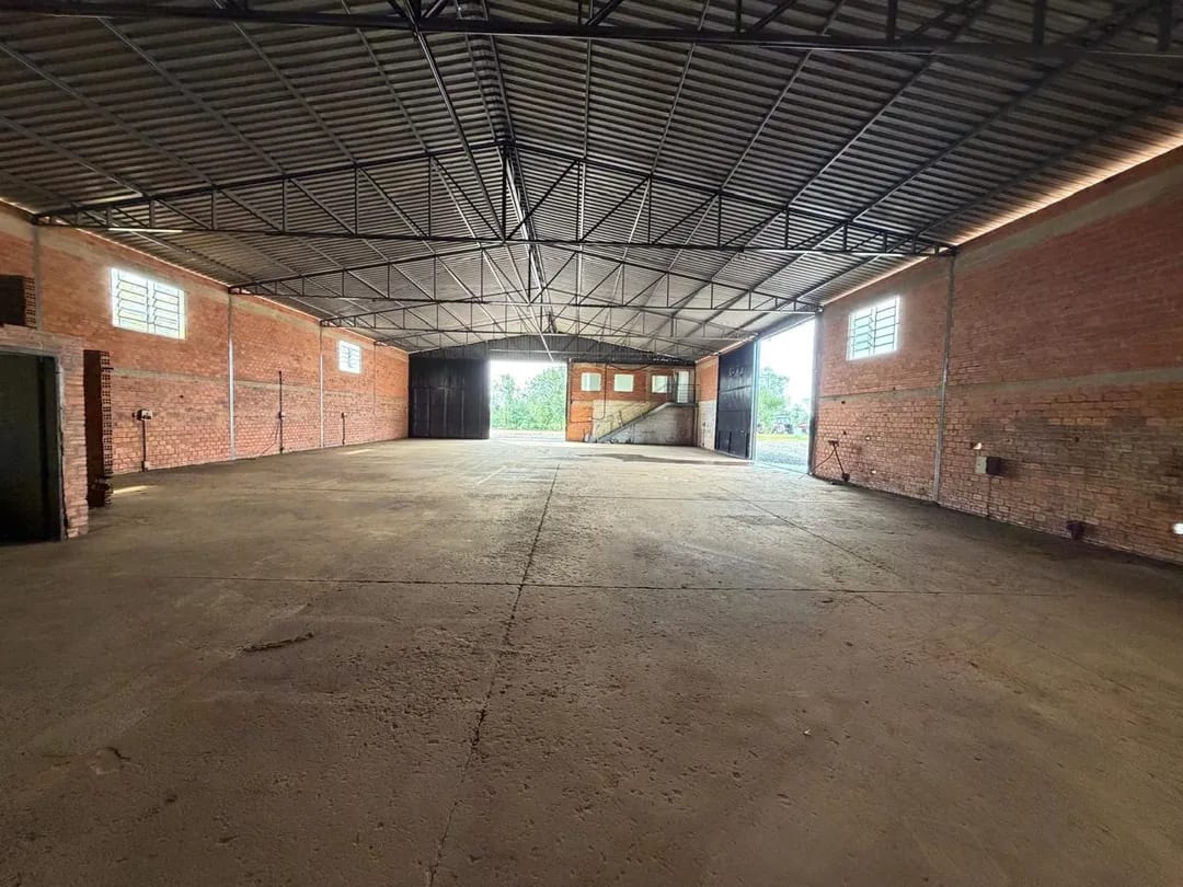 PAVILHÃO COMERCIAL NA BR 472