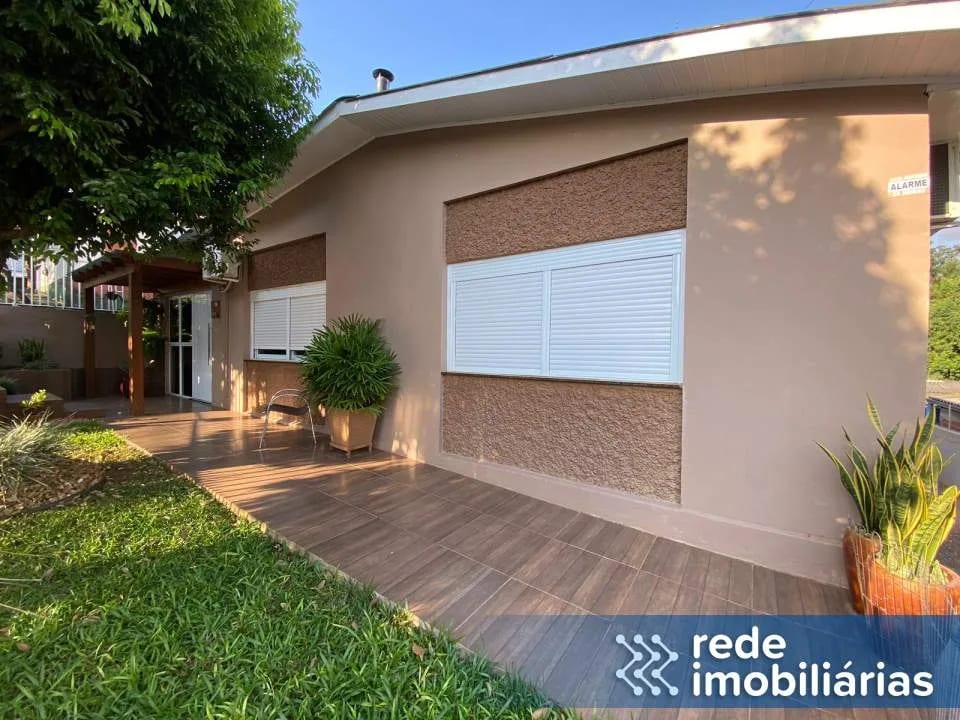 CASA COM PISCINA BAIRRO PLANALTO