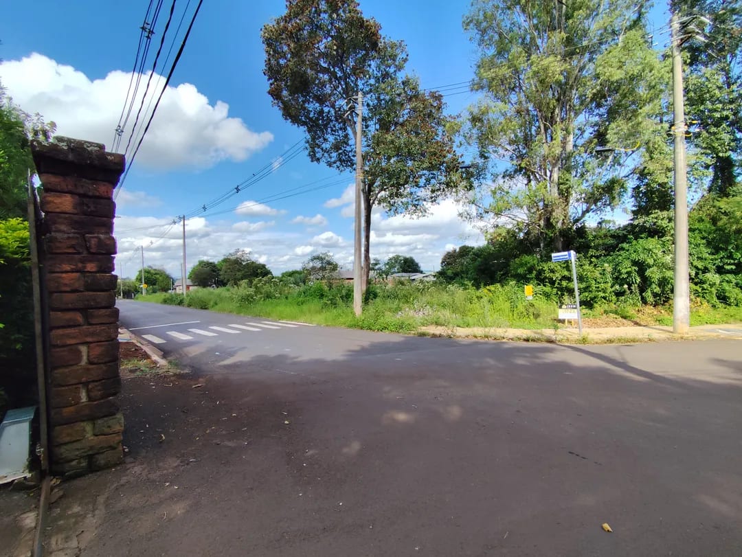 Terreno em localização privilegiada, em frente ao Mosteiro