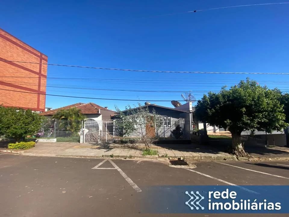 Casa com amplo terreno no Centro