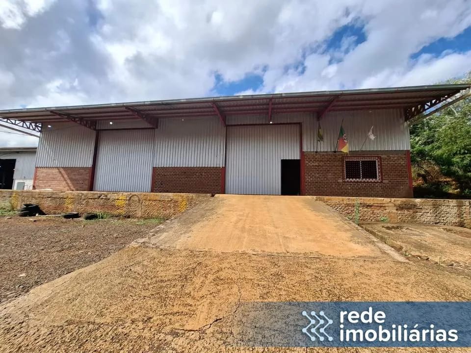 PAVILHÃO PROXIMO A BR