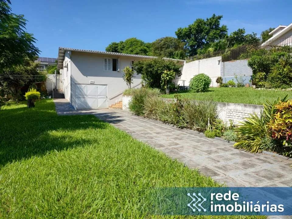 Terreno no Centro com casa em alvenaria