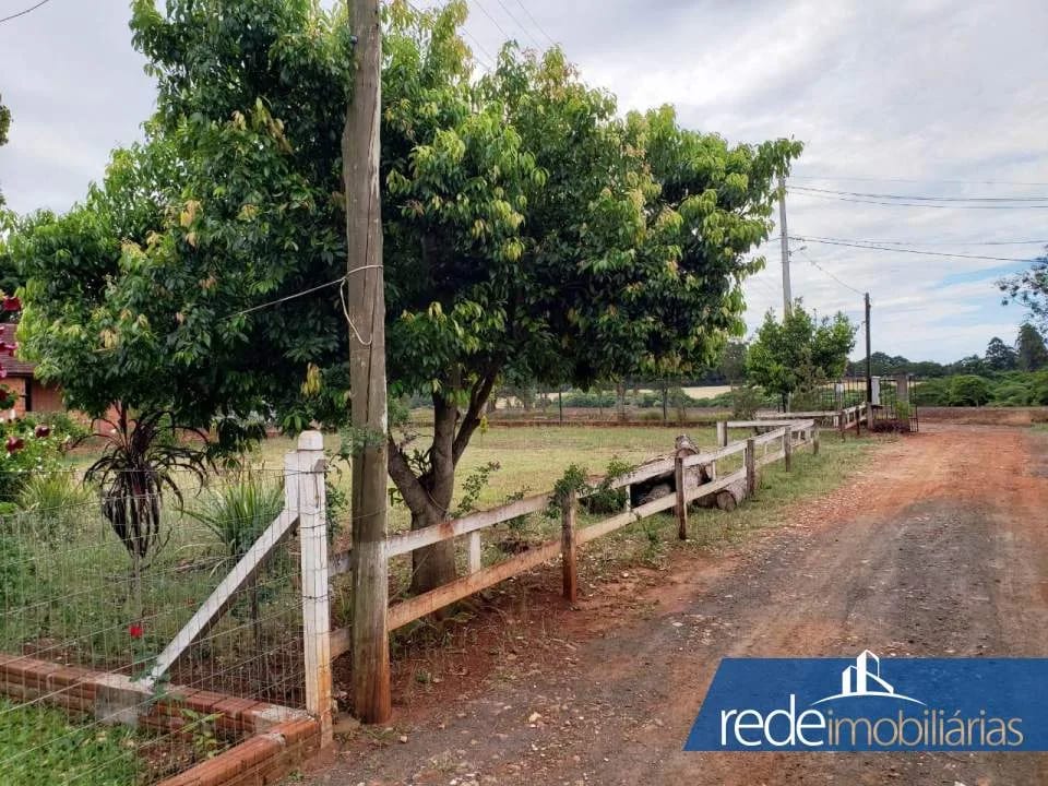 Area com terrenos e casas bairro CRUZEIRO